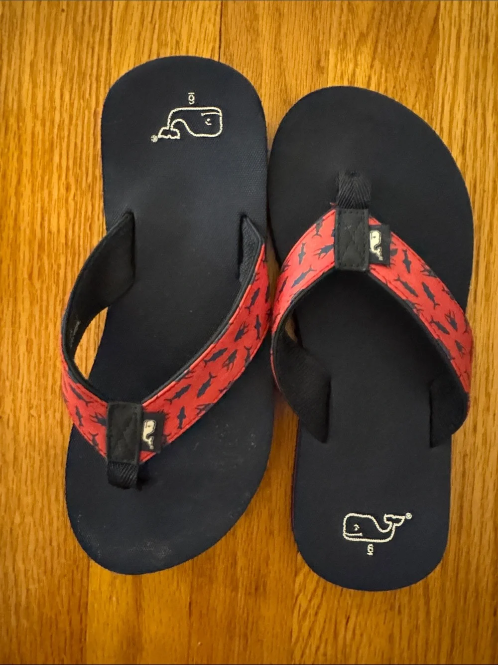 Vineyard Vines Kids Navy & Red Whale-Print Flip Flops